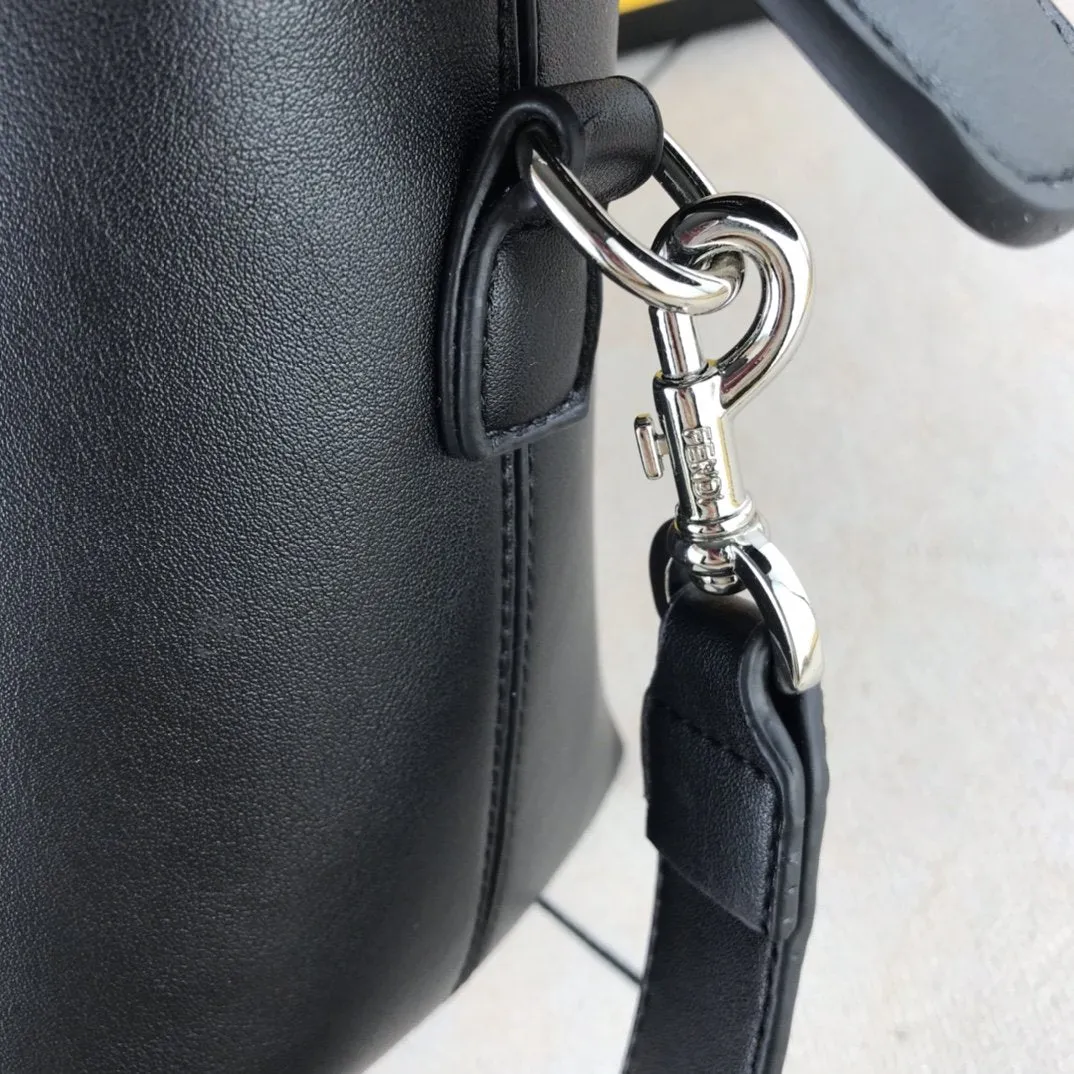 EN   Designer bags by Fendi 040